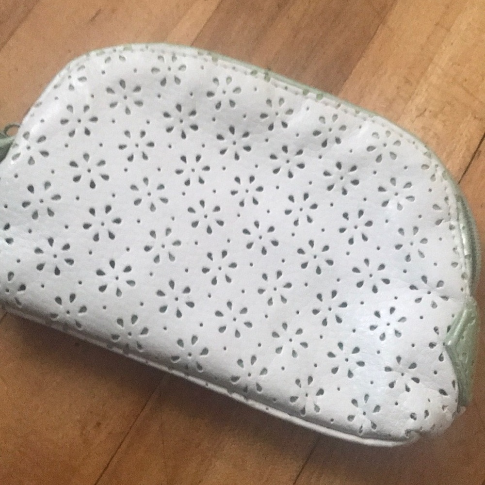 Cosmetic bag